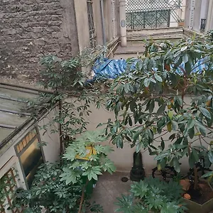 https://studio-6eme-bon-marche.fr-paris.fr
