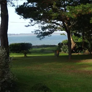 https://dans-les-bois-acces-direct-mer.inbrittany.com